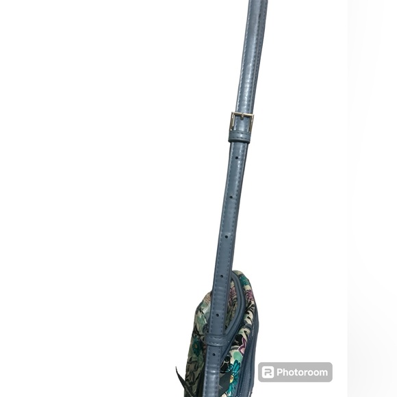 Vera Bradley Crossbody NEEDS TO BE WASHED - Picture 3 of 16